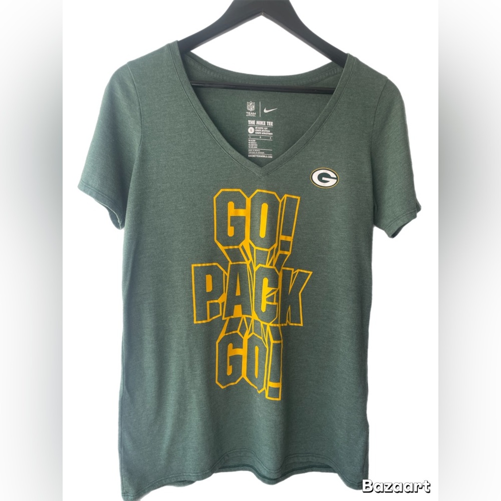 Green Bay Packers Women’s Nike V-Neck Tee Go Pack Go Graphic Size Large